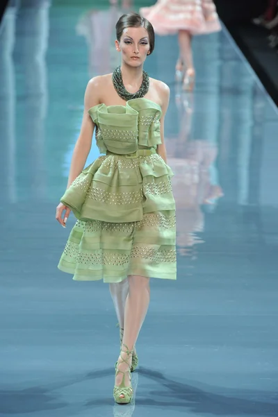 Look 32